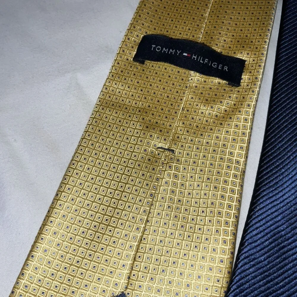 Tommy Hilfiger Silk Tie Yellow Blue Geometric Pattern new without tag Free Ship